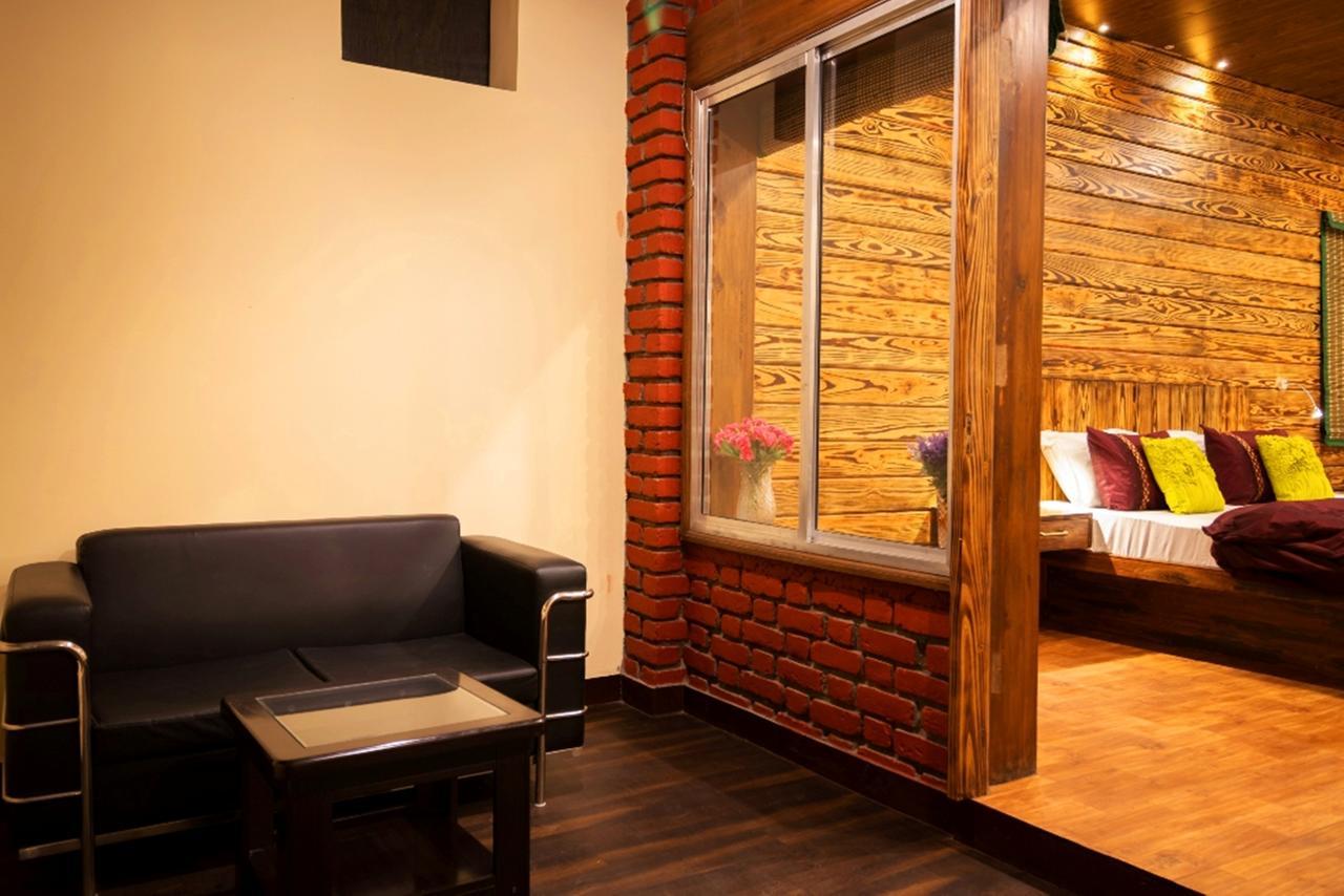 Nirvana Lodge And Lounge Массури Экстерьер фото