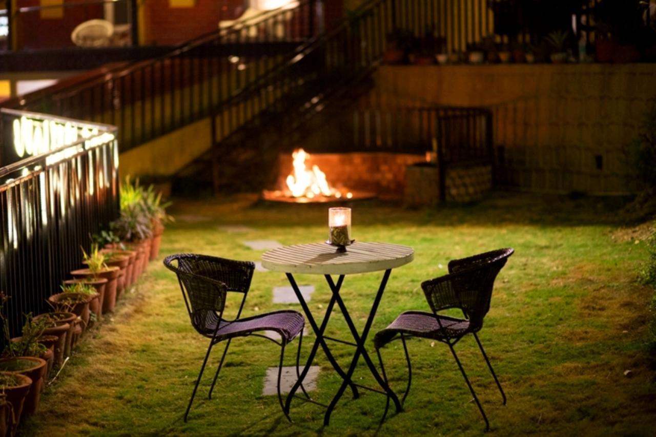 Nirvana Lodge And Lounge Массури Экстерьер фото