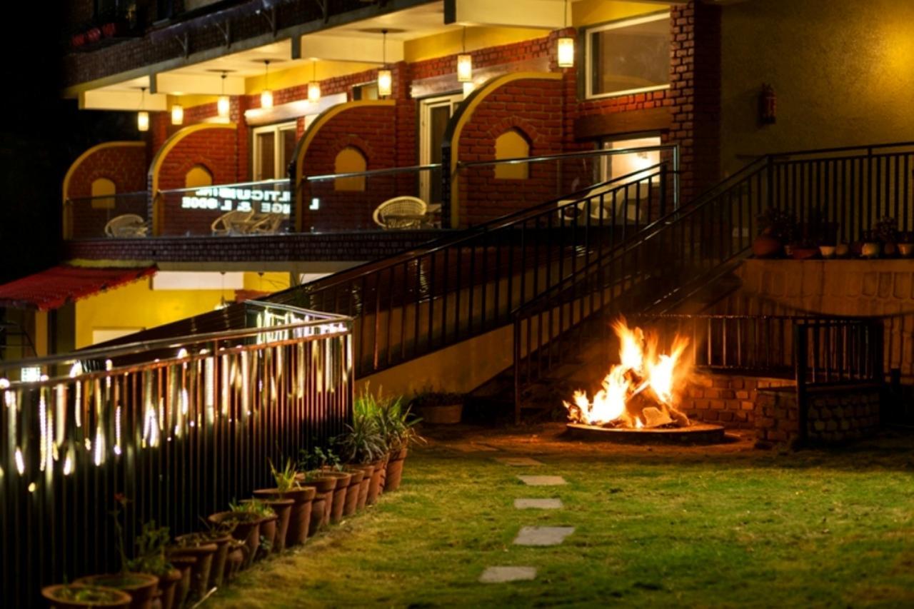 Nirvana Lodge And Lounge Массури Экстерьер фото