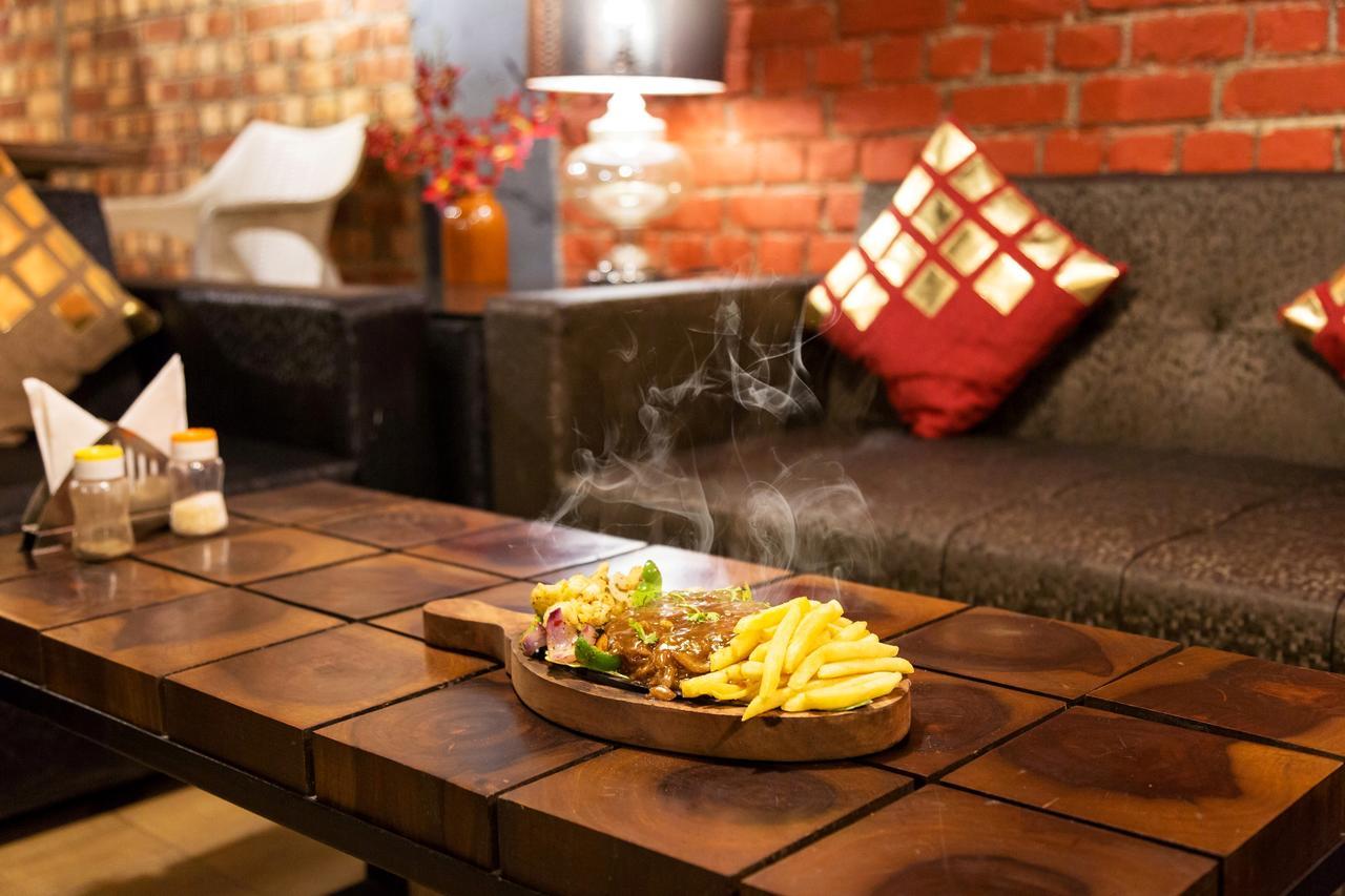 Nirvana Lodge And Lounge Массури Экстерьер фото