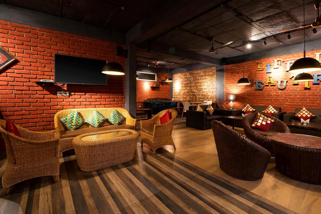 Nirvana Lodge And Lounge Массури Экстерьер фото
