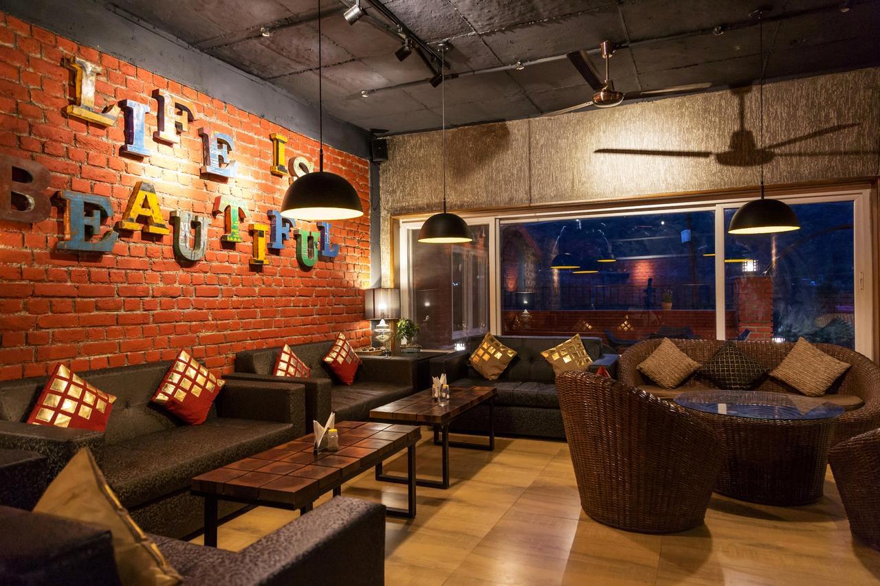 Nirvana Lodge And Lounge Массури Экстерьер фото