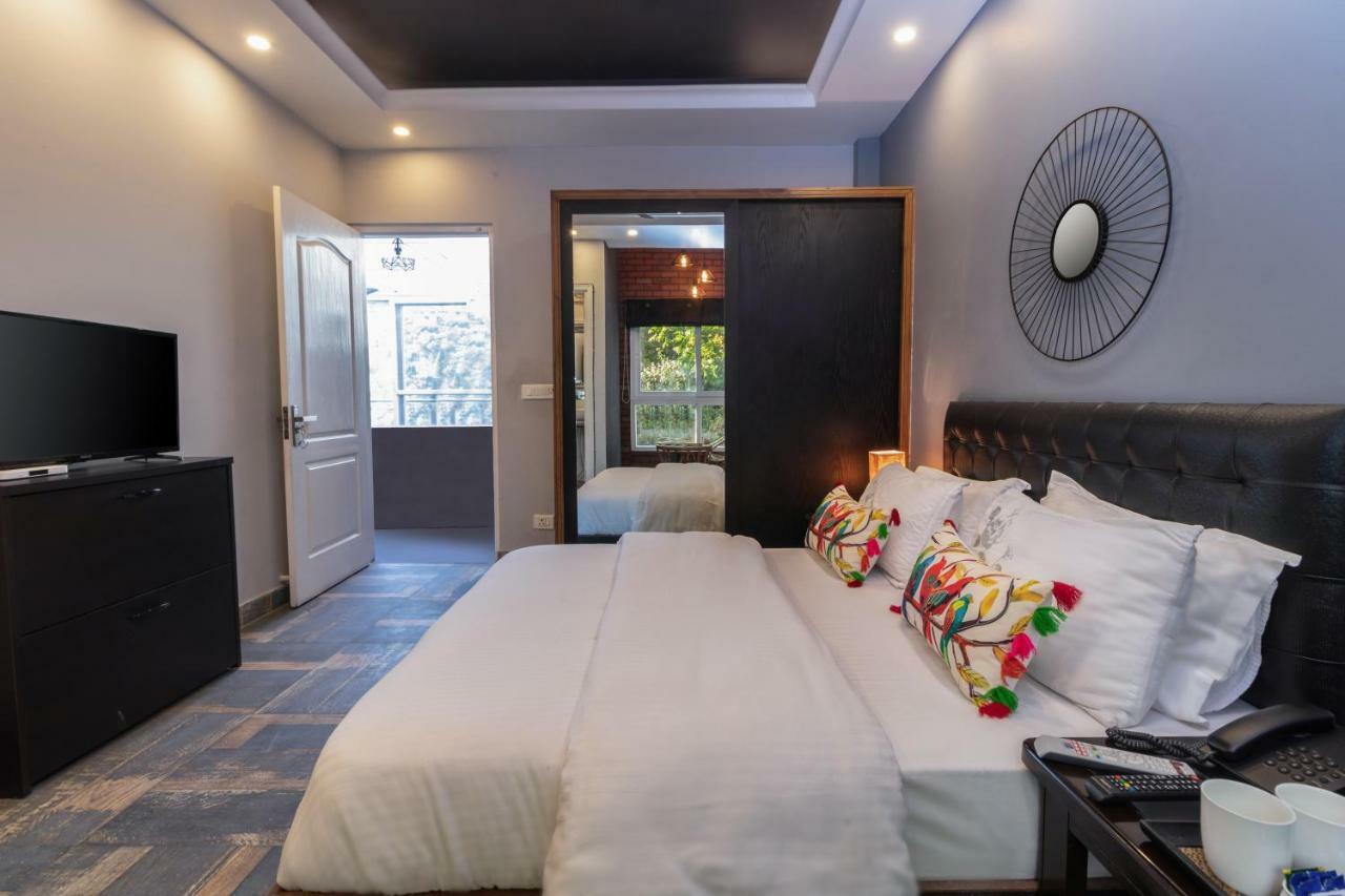 Nirvana Lodge And Lounge Массури Экстерьер фото