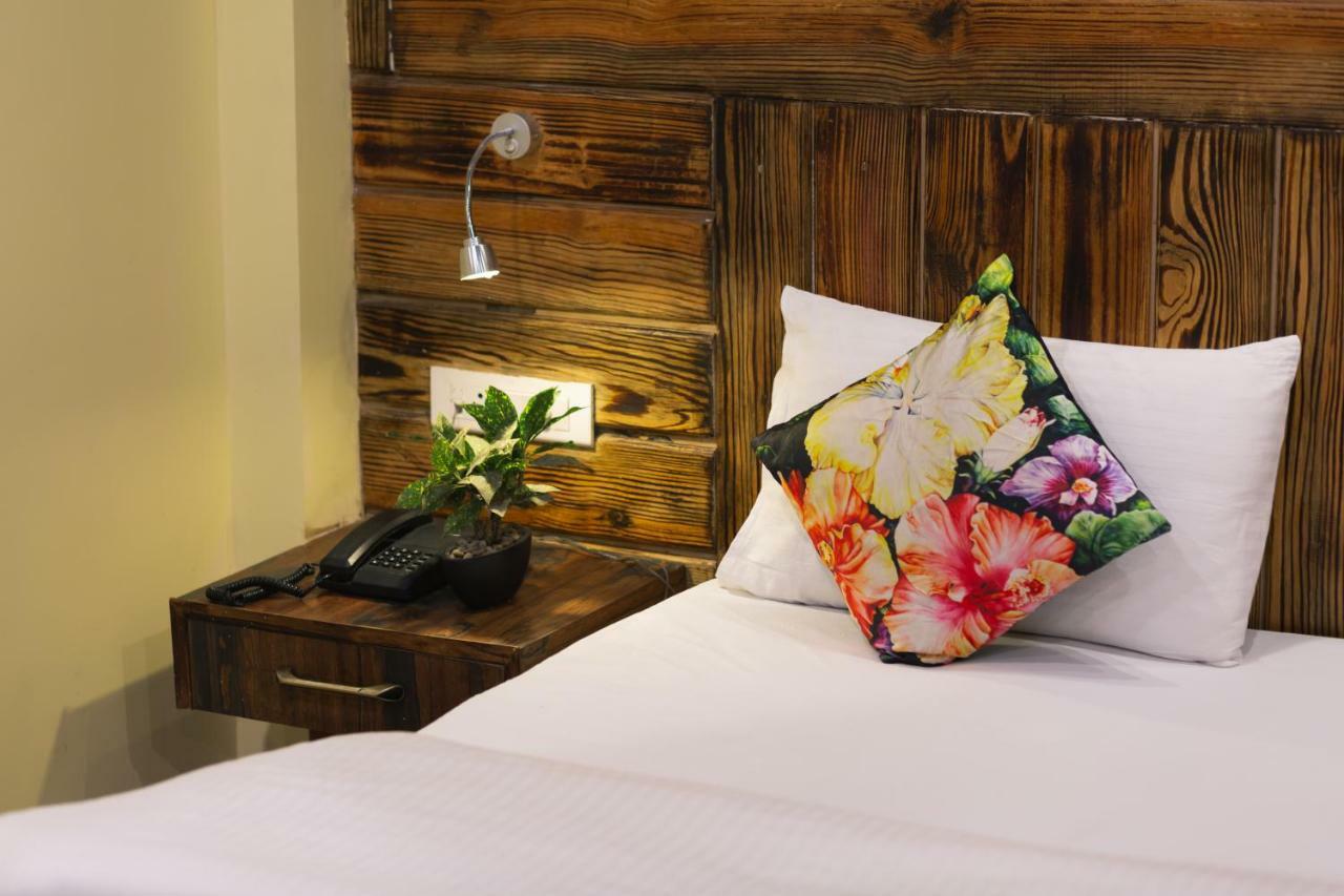 Nirvana Lodge And Lounge Массури Экстерьер фото